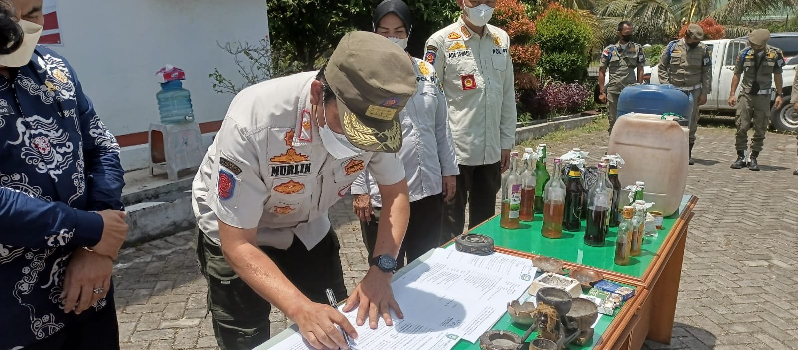 Pemerintah Provinsi Bengkulu Melalui Satpol PP Melakukan Pemusnahan Barang Bukti Penyakit Masyarakat