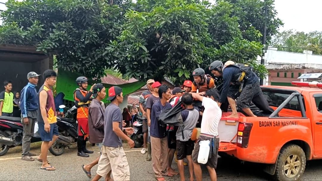 Tim Basarnas Temukan Jenazah Siswi MTs Korban Hanyut Di Aliran Sungai PT. PSP Kab. Seluma