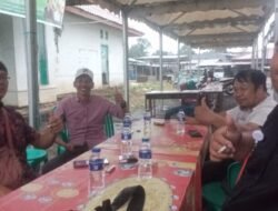 Keseruhan Unsur OPD Pemda Rejang Lebong Dalam Lomba Makan Durian Dan 1000 Buah Durian Untuk Makan Gratis Bagi Masyarakat Yang Hadir Di Lokasi