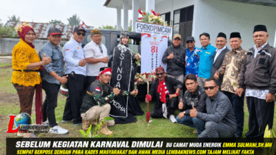 Sebelum Karnaval Dimulai, Camat Sindang Dataran Emma Sulmani Sempat Berpose Bersama Kades, Masyarakat Dan Awak Media