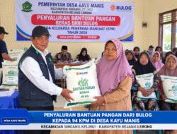 Pembagian Bantuan Pangan Di Desa Kayu Manis, 94 KPM Terima Bantuan Dari Bulog